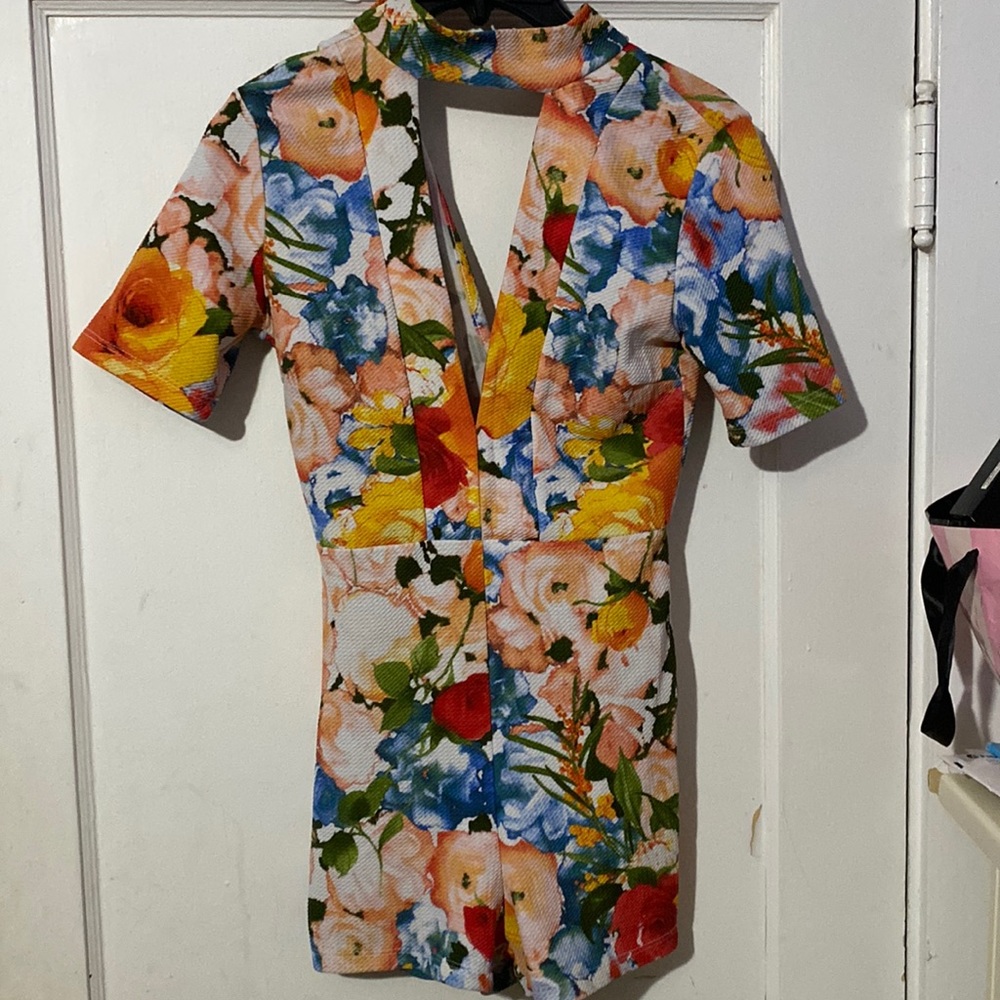 I am selling a Summer Romper by Privy it’s a Small and it does Stretch.